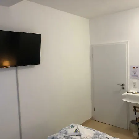 Pension Laatzen 招待所